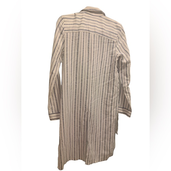 Hugo Boss a symmetrical pin striped top size 36 - Picture 5 of 5